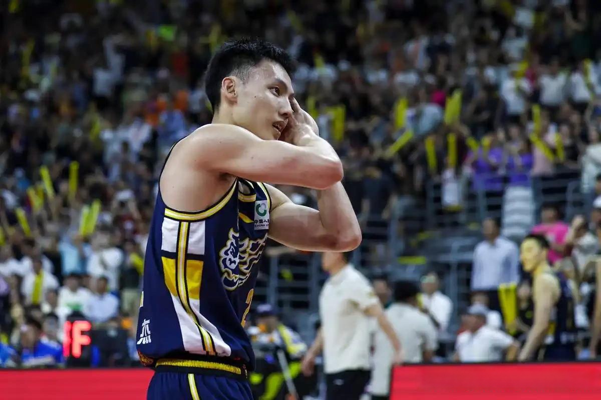 包含今夜体能课后，广东宏远篮板制胜备战CBA常规赛，管理层满意，数据趋势出现新变化的词条