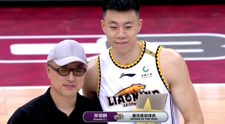 开云-关于斯图加特训练开放日；赛后手感冰凉引欢呼；CBA常规赛在即；资深球员宣示担当的信息